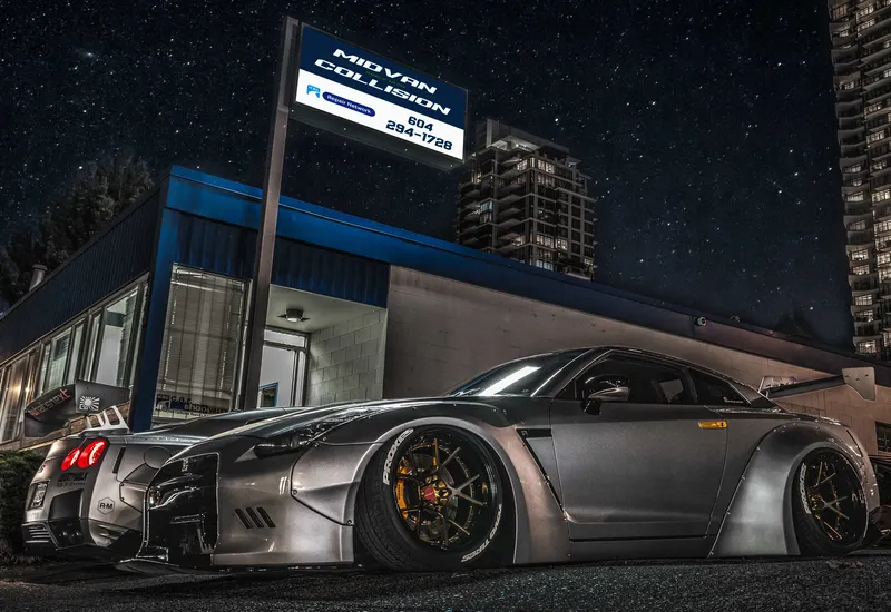 Midvan Collision Exterior